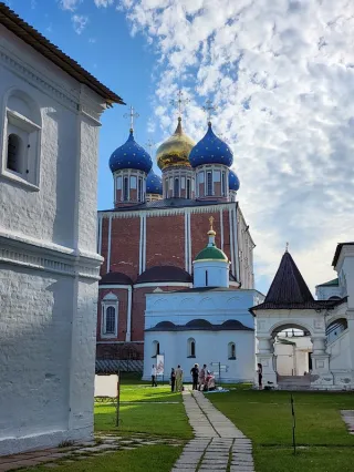 Рязань контрастов: кремль, норвежские домики и русская сказка