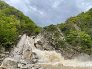 Хучнинский водопад и экраноплан «Лунь»