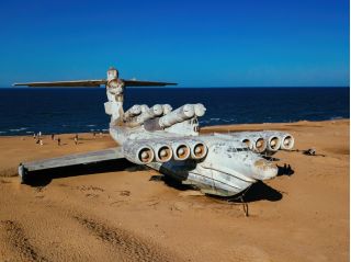 Хучнинский водопад и экраноплан «Лунь»