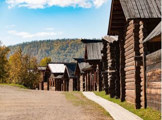 Иркутск — музей «Тальцы» — посёлок Листвянка