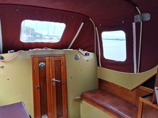 На парусно-моторной яхте по Волхову и Ильмень-озеру