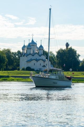 На парусно-моторной яхте по Волхову и Ильмень-озеру