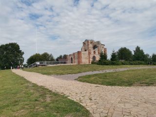 На парусно-моторной яхте по Волхову и Ильмень-озеру