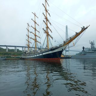 Вокруг острова Русский — на скоростном катере