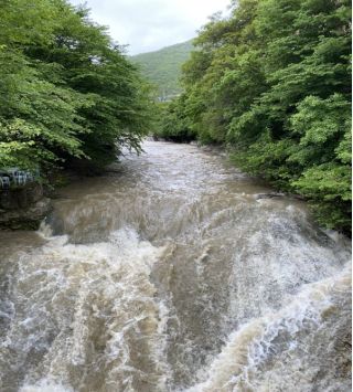 Из Дербента — к Хучнинскому водопаду и древней крепости