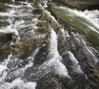 Из Дербента — к Хучнинскому водопаду и древней крепости